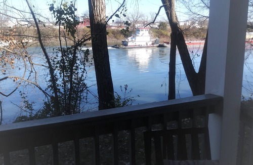 North Capitol Condo | Downtown Riverfront Condo 1 Mile to Broadway Pool Free Covered Parking