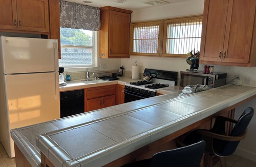 San Luis Obispo Apartment | Downtown San Luis Obispo Modern Carriage House Apartment