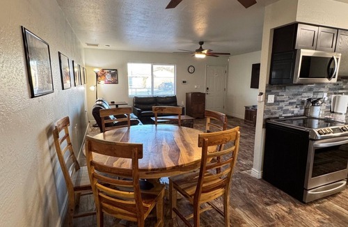 Arizona City House | DP Arizona View - 3 Bedroom/4 Beds and 1.5 Bathrooms -Beautiful Home-Large Yard