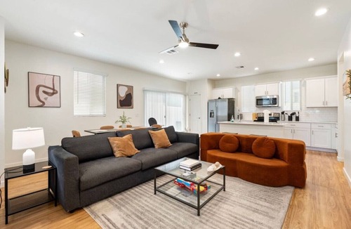 Encanto House | DT Phx Sleeps 16+ | 2 Cozy Homes 5-Min Walk Apart