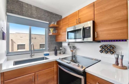 Roosevelt Apartment | DTPH Cozy Corner - Pool & Parking