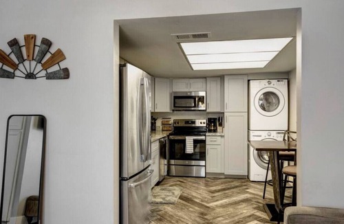 Village Grove House | E Oak St · Cozy Scottsdale Casita Near Old Town - 30 Day Min