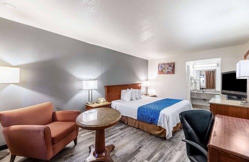 Westown Commercial Center Hotel | Econo Lodge Phoenix North I-17