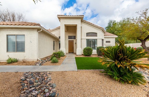 Palm Valley House | Edgemont Escape- 3 King Beds, heated pool*, close to spring training,
