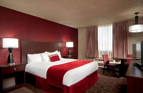 Laughlin Hotel | Edgewater Casino Resort, 2 River View King Non Smoking Room, Free Onsite Parking