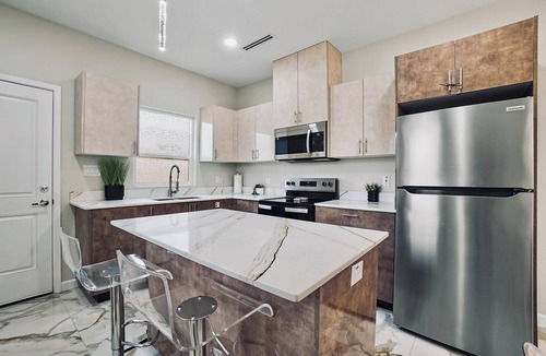 Edinburg Condo | Edinburg TX Luxury Condo - Prime Area - Near UTRGV
