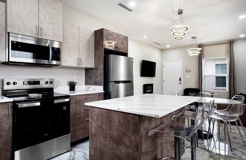 Edinburg Condo | Edinburg TX Luxury Condo - Prime Area - Near UTRGV