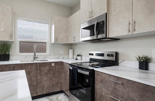 Edinburg Condo | Edinburg TX Luxury Condo - Prime Area - Near UTRGV
