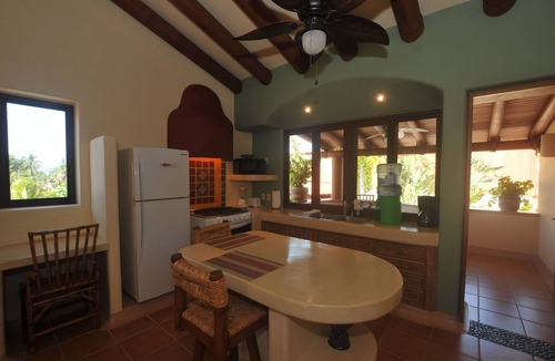 Zihuatanejo Apartment | El Mango One Bedroom Apartment at Villas Los Arcos