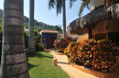 Zihuatanejo Apartment | El Mango One Bedroom Apartment at Villas Los Arcos