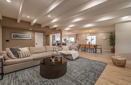 Valley Glen House | Elegant 5 Bedroom Hot Tub Private Parking