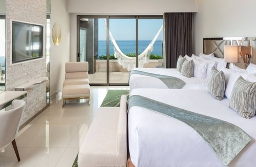 Cabo San Lucas Resort | Elegant 667 sq ft suite with ocean views, balcony, and luxury comforts. Los Cabo