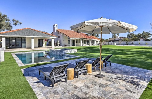 Glendale House | Elegant Glendale Getaway with Pool and Hot Tub!