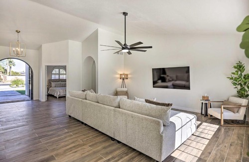 Glendale House | Elegant Glendale Getaway with Pool and Hot Tub!