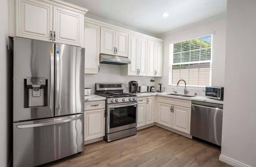 Mid Central Condo | Elegant Pasadena Homew Patio Parking Near Old Town