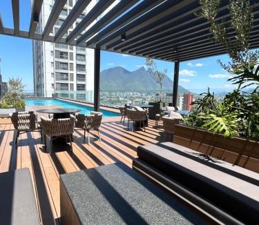 Monterrey Centro Apartment | Elegante loft apartment Paseo Santa Lucia king size bed, alberca, gym, parking, kids club