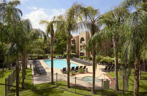 Tempe Hotel | Embassy Suites by Hilton Phoenix Tempe