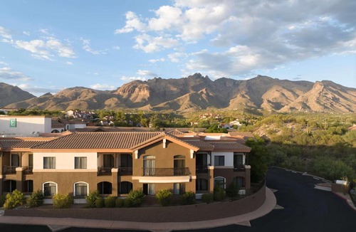 Catalina Foothills Estates Hotel | Embassy Suites Tucson - Paloma Village