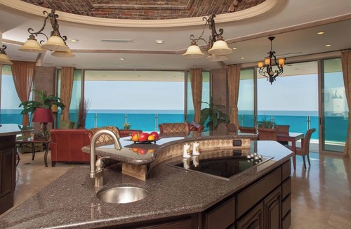Sandy Beach Condo | End Unit Penthouse at Esmeralda Private Jacuzzi