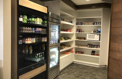 Chandler Hotel | Enjoy an Eco-Certified Stay with Heated Pool, On-Site Dining, and I‑10 Access