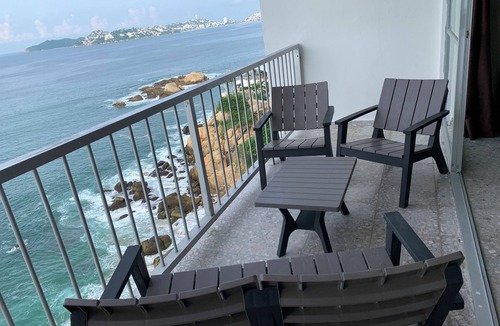 Club Deportivo Condo | Enjoyable Suite front beach in Acapulco de Juárez
