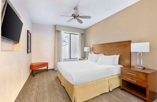 North Scottsdale Hotel | Ensuring a Very Comfortable & Memorable Stay! Outdoor Pool, Parking!