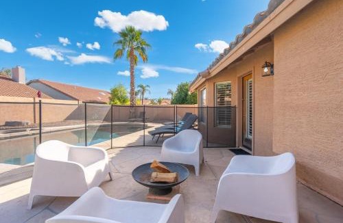 Paradise Park Vista House | Entertainer's DREAM! 7 bedroom/4 bath w HEATED POOL & SPA (SLEEPS 16)