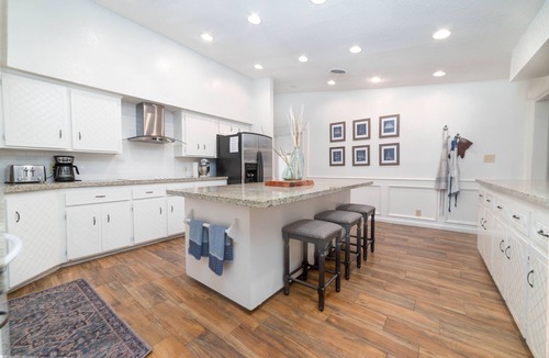 Harlingen House | Entire home - Private heated pool, pool table and private yard