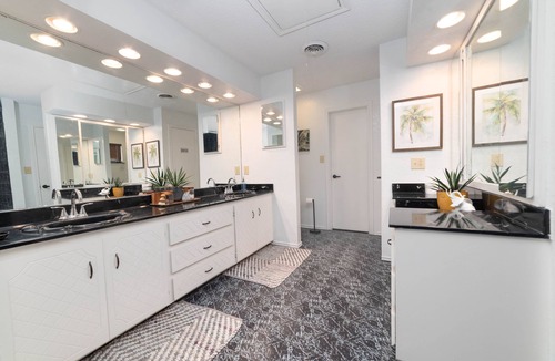 Harlingen House | Entire home - Private heated pool, pool table and private yard