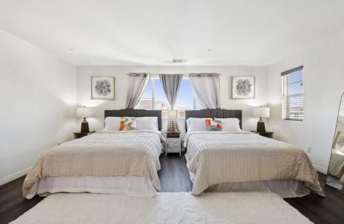 Sun City House | Entire Private House with 3000 sqft, Gated Yard, Garage, Nice View, 5 Bedrooms 3 Bathrooms, Available Now