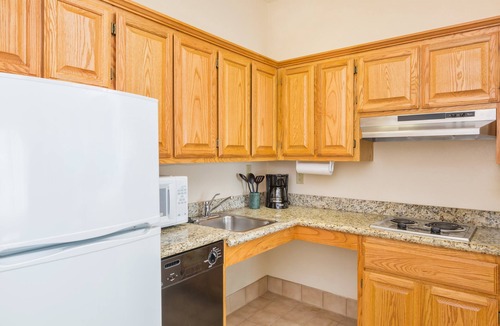 Brownsville Condo | Equipped Suite | Free Daily Breakfast, Pool + Business Center
