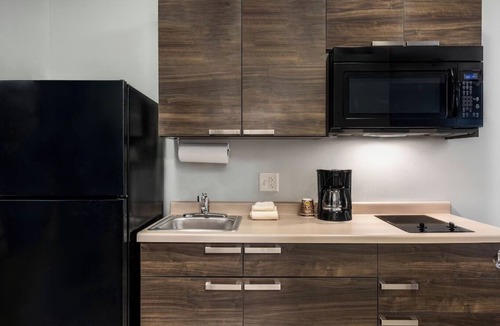 Sundance Hotel | Escape to Buckeye for a Pet-Friendly Getaway w/Free Parking & Kitchen