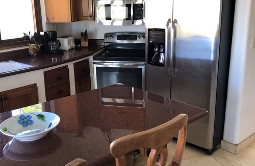Pescadero House | Estate Guesthouse sleeps 8, possible 12, wifi 57mbps