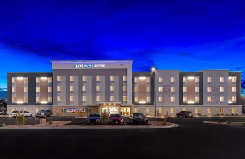 Glendale Hotel | Everhome Suites Glendale Sports Entertainment District by Choice Hotels