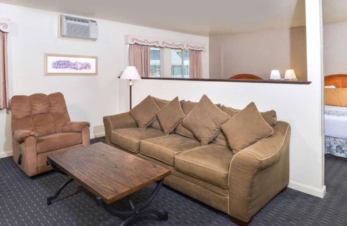 Solvang Hotel | Excellent Choice! Continental Breakfast & Parking, Visit Alisal Commons Park