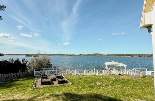 Vaxholm Municipality House | Exclusive archipelago idyll with magical sunsets