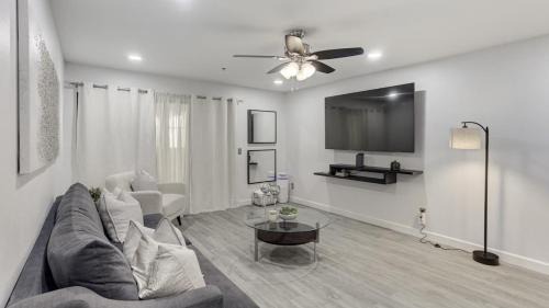 Camelback East House | Executive 2 Bdrm Condo in the Heart of Biltmore