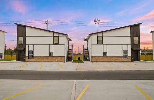 Weslaco Apartment | Executive Suite