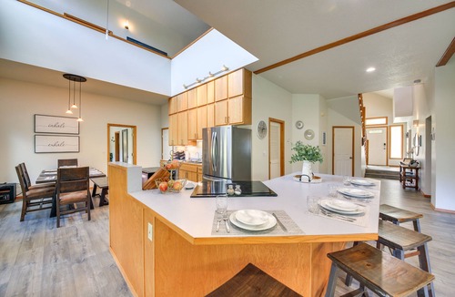 Sagle House | Expansive Waterfront Escape w/Kayaks + SUPs!