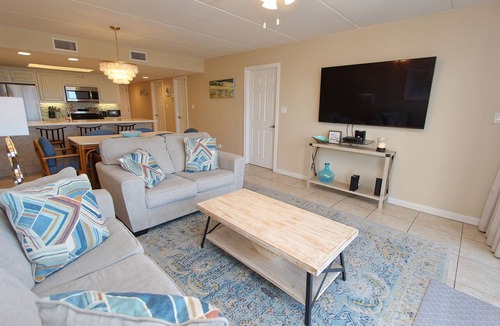 South Padre Island Condo | Experience comfort in this 2-bedroom condo with a bonus room, perfect for 8 guests.