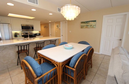 South Padre Island Condo | Experience comfort in this 2-bedroom condo with a bonus room, perfect for 8 guests.