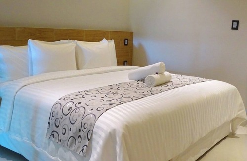 Downtown Cancun Hotel | Explore Cancún’s Best from 3 Modern Rooms with Rooftop Sun Deck Access