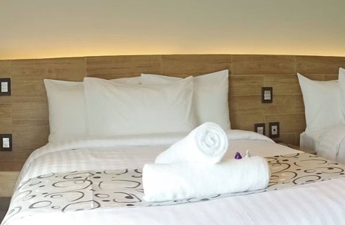 Downtown Cancun Hotel | Explore Cancún’s Best from 3 Modern Rooms with Rooftop Sun Deck Access