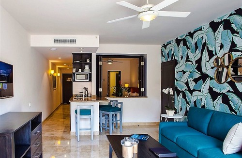 El Medano Ejidal Apartment | Explore the Beautiful Stretch of the Beach! Pet-friendly, Beachfront, Pools!