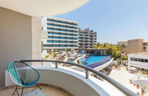 El Medano Ejidal Apartment | Explore the Beautiful Stretch of the Beach! Pet-friendly, Beachfront, Pools!