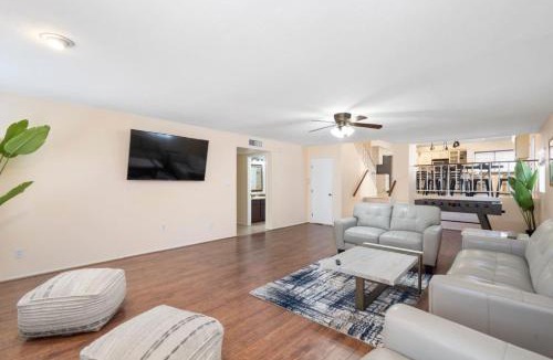 Paradise Valley Village House | Extravagant 5Bedroom-Phoenix Home w Pool-KingBeds