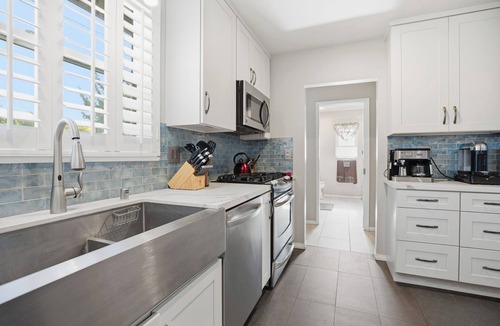 The Plaza House | Fabulous 2-bedroom house with Pool and spa in sunny Long Beach
