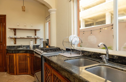 La Cruz de Huanacaxtle Ski Chalet | Fabulous 3-bedroom chalet with AC in La Cruz de Huanacaxtle