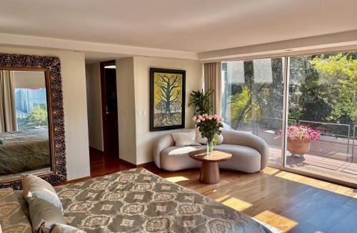 Jimenez Villa | Fabulous Rooftop Heated Pool Villa, Golden Triangle, Lomas