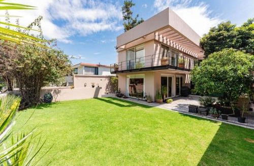 Jimenez Villa | Fabulous Rooftop Heated Pool Villa, Golden Triangle, Lomas